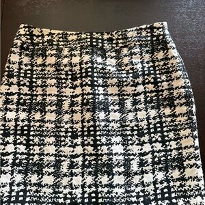 Ann Taylor Black and White Patterned Pencil Skirt